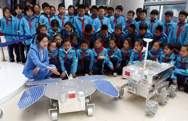 <b>馆校合作并非偶然小学是一所以航天科技教育为特征的校园</b>