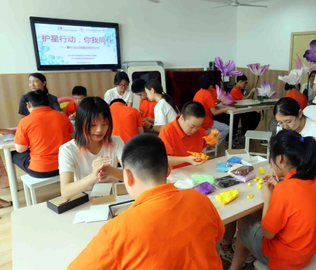 打造这些可感可学的勉励典范引领带动众多受助学子自动投身基层服务 打造这些可感可学的勉励典范引领带动众多受助学子自动投身基层服务